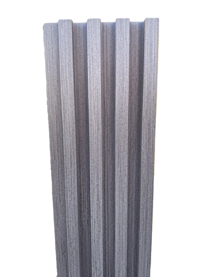 Primer plano de la textura de veta de madera del acabado Roble Ahumado de Ultrapanel